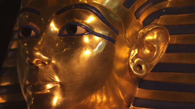 Máscara de ouro do faraó Tutancâmon